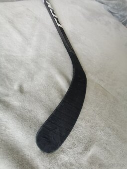 Kompozitová hokejka CCM Jetspeed 440 JR vel. 105cm - 3