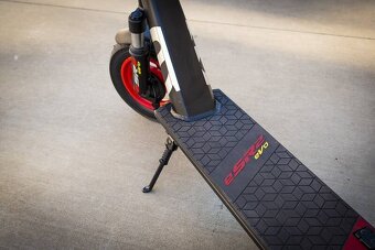 Elektrokoloběžka Aprilia - 3