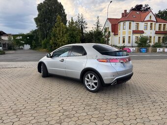 Prodám Honda Civic 8g UFO 1,8 103kw benzín 195xxx km - 3