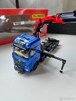 Model Mercedes Arocs 8x4 ruka Palfinger - 3
