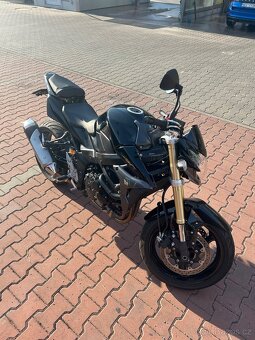 Suzuki GSR 750 - ČERNÁ - 3