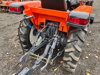 Malotraktor Kubota GL23 s čelním nakladačem - 3