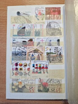 Poštovní známky v albu - 3