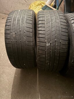 225/40R18 - 3