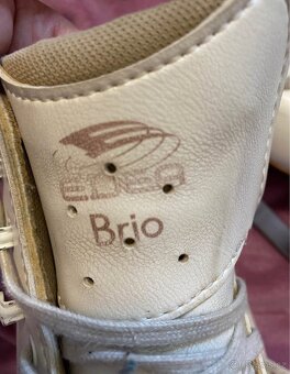 Dívčí brusle
LEDNÍ BRUSLE
LEDNÍ BRUSLE - 3