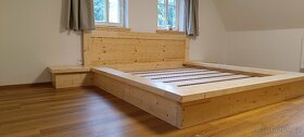 Dřevěná masivní postel s nočními stolky - 3