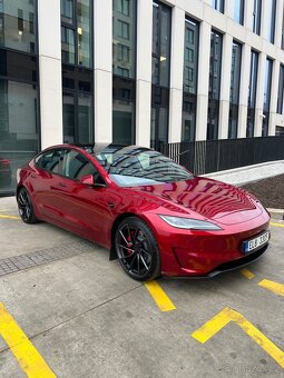 Tesla Model 3 PERFORMANCE 06/2024 Super Red - 3