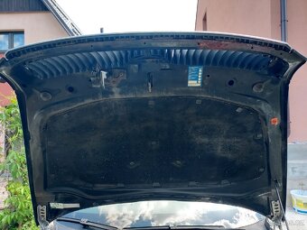 Škoda Octavia II kapota a blatník - 3
