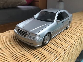Model Mercedes Benz C 36 AMG 1:18 - 3