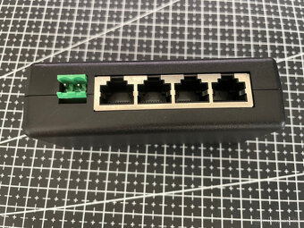 PoE injektor 4 portový - 3
