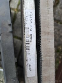 Mercedes A R. 2004, chladiče,  nádobka atd.. - 3