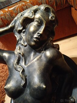 Neobvyklý konferenční stolek - 3