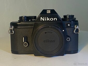 Nikon EM - 3