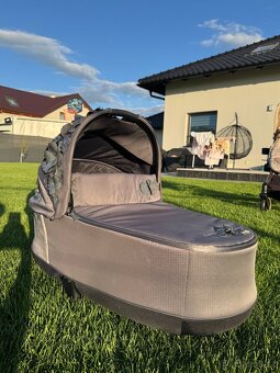 Cybex Priam Lux Flowers Grey - Dark Grey - 3