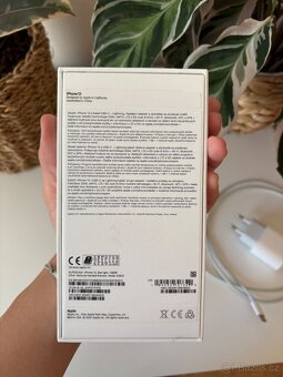 iPhone 13 bílý - 3
