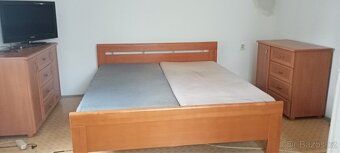 Prodám 2 komody a postel. - 3