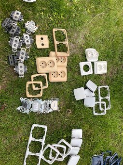 Rámečky, zasuvky, vypínače - 3