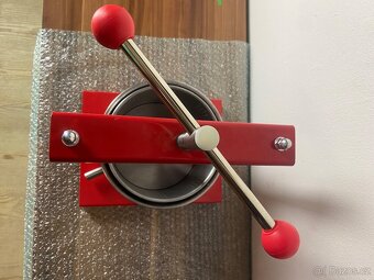 Aldotrade Nerezový ruční lis na ovoce 6 l - 3