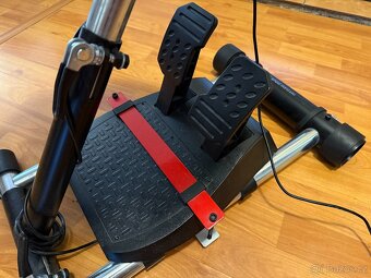 Thrustmaster Ferrari 458 Spider s pedály Xbox One + stojan - 3