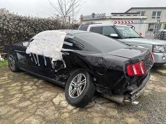 Ford Mustang 3,7 V6 rok 2012 - 3