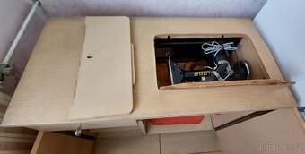 Retro šicí stroj - 3