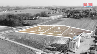 Prodej Komerčního pozemku v obci Vojkovice 4.652m2 - 3