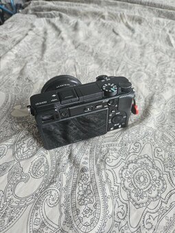 Sony A6400 + objektivy - 3