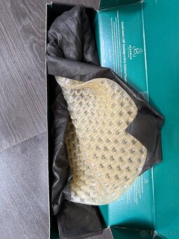Čabraky, rajtky, plastron a gelová podložka - 3