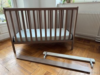 Dřevěná dětská postýlka - 3