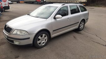 Prodám Octavia 2 combi 2.0TDi, rok 2006, stříbrná - 3