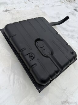 nová palivová nádrž Gaz 21 Volha - 3