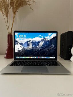 Apple MacBook Air 13,3" / M1 / 8GB / 256GB / stříbrný - 3