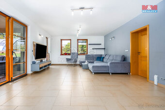 Prodej rodinného domu 299 m², pozemek 1751 m², Kamenice - 3