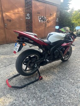 Yamaha R1 - 3