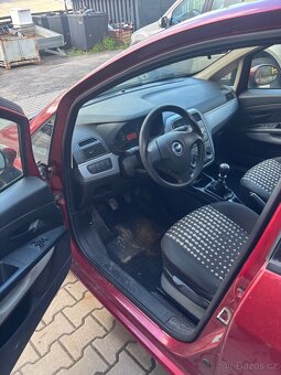 Fiat grande 1,2 na díly koroze spodní části - 3