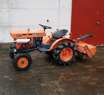 Kompaktní traktor Kubota - s kultivátorem - 2válcový diesel - 3