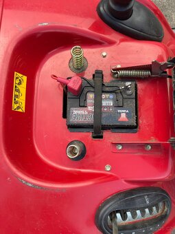 zahradní traktor MTD SN200 - 3