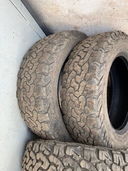 Prodám pneu 215/65R16 - 3