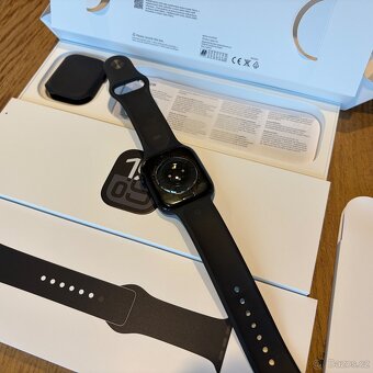 Apple Watch Series 10 46mm - Klavírně černý hliník - 3