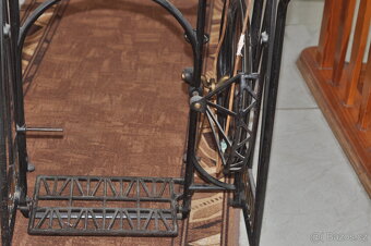 Retro šicí stroj - 3