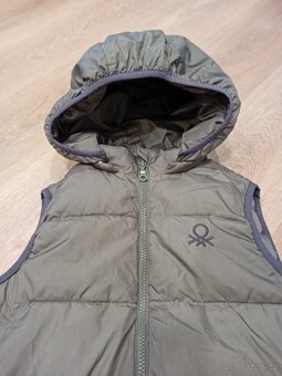 Chlapecká péřová vesta zn. Benetton vel. 130 - 3