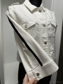 Bílá džínová bunda se širokými rukávy - 3