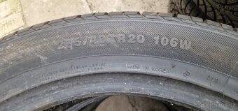 295/40R20 - 3