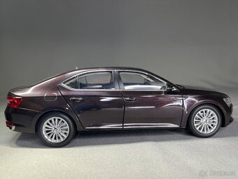 Škoda Superb 1:18 - 3