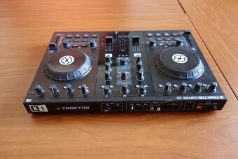 DJ kontroler Traktor Kontrol S2 - 3