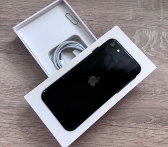 Apple iPhone SE 2 64gb černý- krásný stav, IOS 18.5. - 3