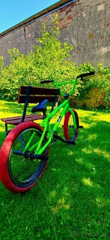 Zelené BMX kolo - 3