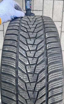 225/45 R18 - 4x zimní Hankook 7mm - 3