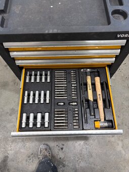 Vybavený vozík s nářadím a kompresor - 3