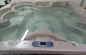 Vířivka USSPA 230×230 cm pro 6 osob – nové komponenty, sleva - 3